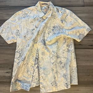 Tommy Bahama resort shirt size large.